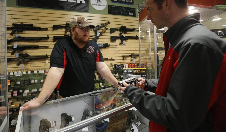 “Ξεπούλησαν” τα όπλα στη φετινή “Black Friday”