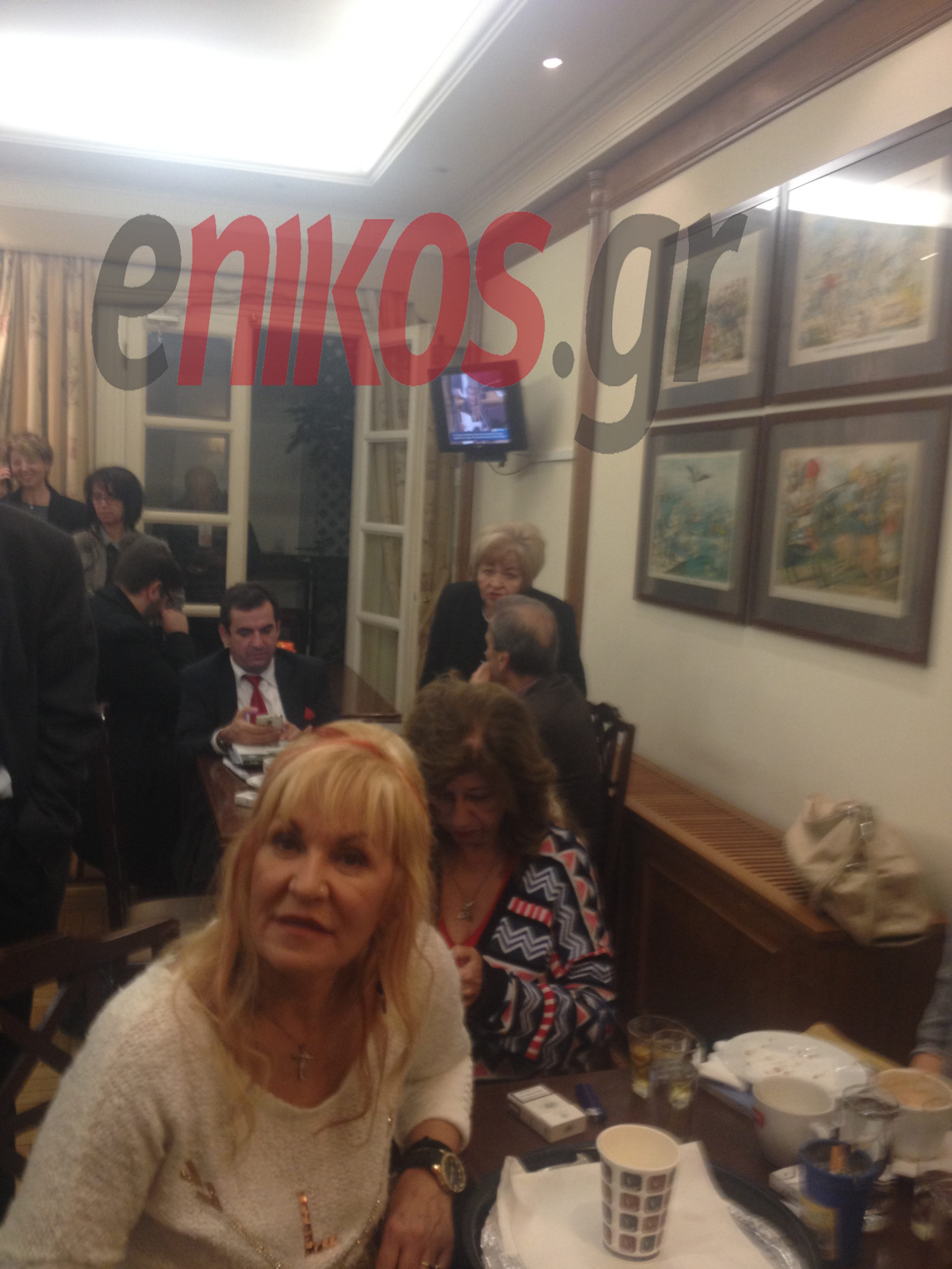 ΤΩΡΑ – Συνομιλία Παραστατίδη-Γιαταγάνα στο καφενείο της Βουλής – ΦΩΤΟ