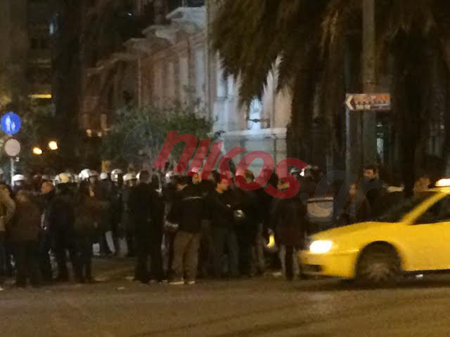 ΤΩΡΑ-ΦΩΤΟ-Αστυνομικές δυνάμεις στο υπό κατάληψη κτίριο της ΓΣΕΕ