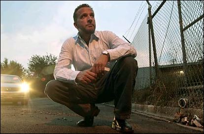 Αυτός είναι ο Τζορτζ Πελεκάνος που υπερασπίζεται τους Έλληνες