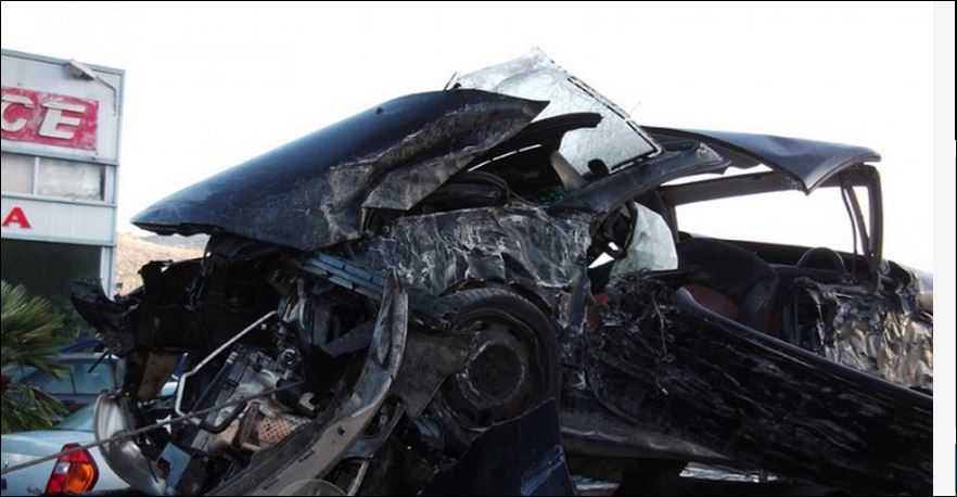 Άμορφη μάζα το ΙΧ από το θανατηφόρο τροχαίο στα Χανιά – ΦΩΤΟ