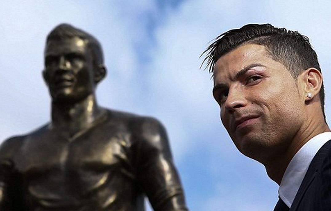 Το “αποτυχημένο” άγαλμα του Ρονάλντο – ΦΩΤΟ