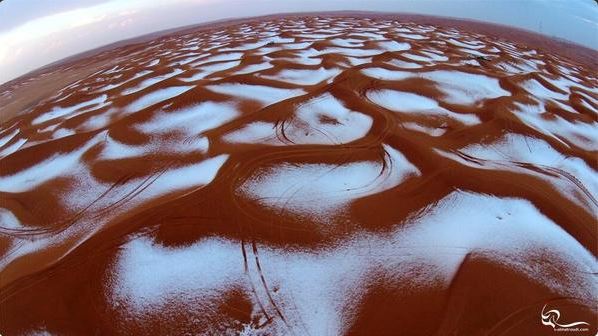 ΦΩΤΟ-Χιόνι στην… αραβική έρημο;