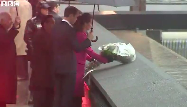 ΒΙΝΤΕΟ-Το μνημείο της 11ης Σεπτεμβρίου επισκέφθηκαν Ουίλιαμ και Κέιτ