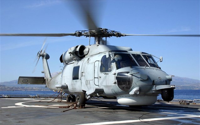 Σε ετοιμότητα πέντε ελικόπτερα για τις έρευνες στην Αδριατική