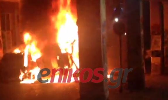 ΤΩΡΑ-Νέο ΒΙΝΤΕΟ-Καίγονται αυτοκίνητα στα Εξάρχεια