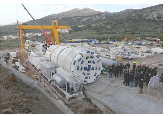 ΦΩΤΟ-Ο μετροπόντικας “έπιασε δουλειά” στο Ηράκλειο