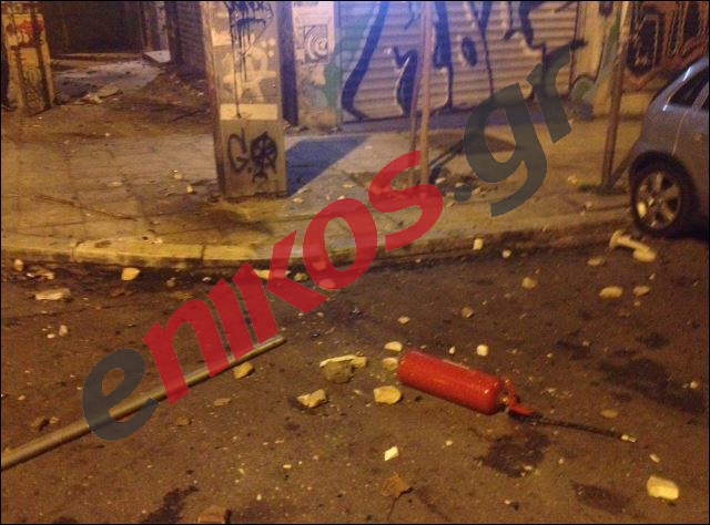 ΦΩΤΟ-Πετροπόλεμος στην Τοσίτσα