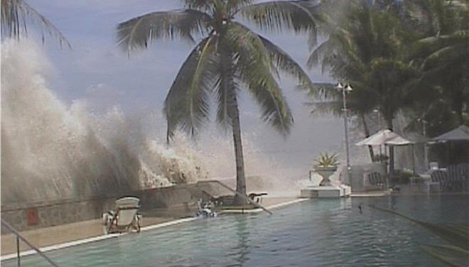 Δέκα χρόνια από το φονικό τσουνάμι της Ινδονησίας – ΒΙΝΤΕΟ
