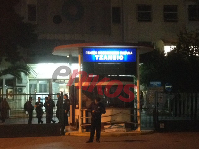 ΤΩΡΑ-ΦΩΤΟ-Ισχυρές αστυνομικές δυνάμεις στο Τζάνειο