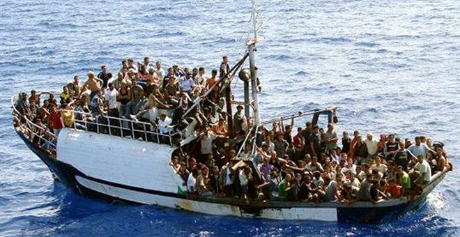 Ακυβέρνητο σκάφος με 200 μετανάστες στα ανοιχτά της Πύλου