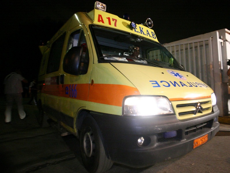 2 νεκροί στη Σάμο λόγω έλλειψης ασθενοφόρου. Τι λέει το ΕΚΑΒ