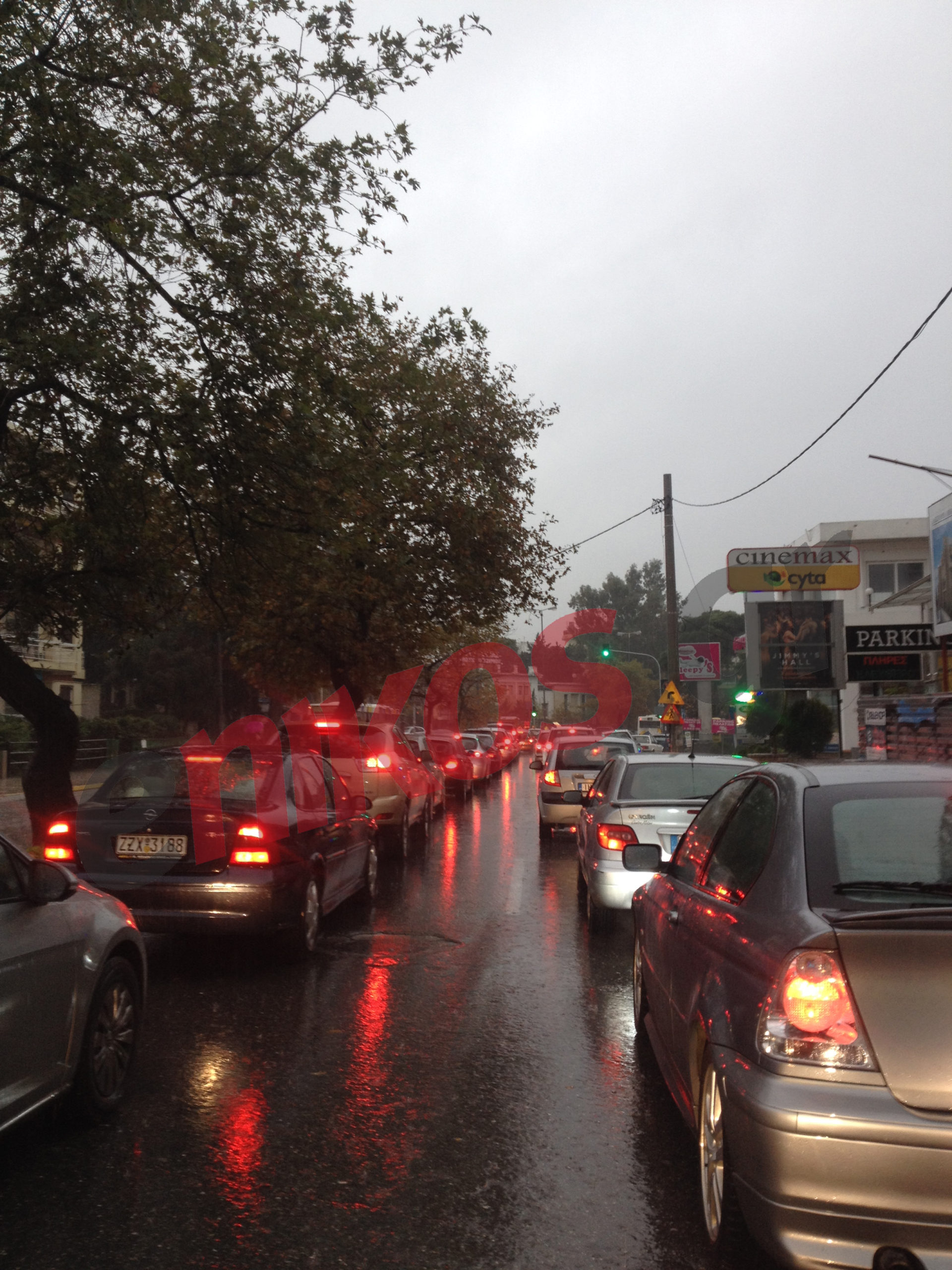 ΤΩΡΑ-ΦΩΤΟ-Κυκλοφοριακό “μπλακ άουτ” από την κακοκαιρία