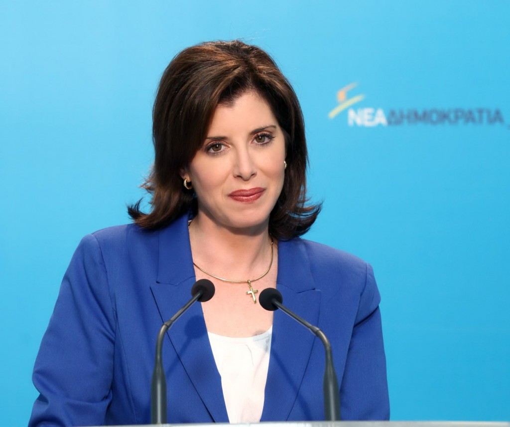 Ασημακοπούλου: Παρακολουθήσαμε σε επανάληψη την παρωδία ο “κουμπαράς”