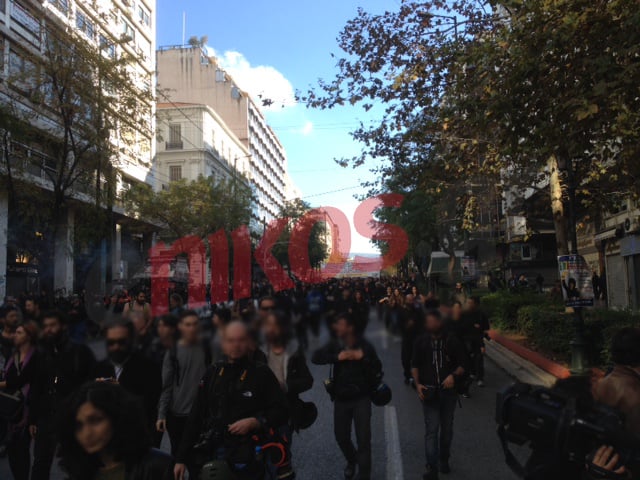 ΦΩΤΟ-ΤΩΡΑ-Ξεκίνησε η πορεία – Περισσότεροι από 7.000 διαδηλωτές