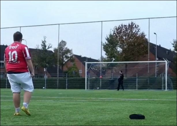 Ο εύσωμος σπεσιαλίστας στα φάουλ- ΒΙΝΤΕΟ