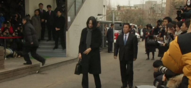 Η αντιπρόεδρος τιμωρήθηκε με δημόσια ταπείνωση – ΒΙΝΤΕΟ