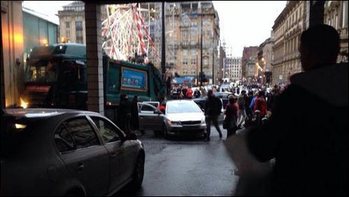 Απορριμματοφόρο έπεσε πάνω σε πεζούς στη Γλασκώβη – Φόβοι για 6 νεκρούς