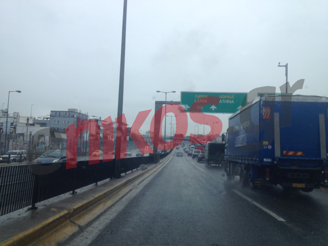 ΤΩΡΑ-Αυτοκίνητο στις φλόγες στον Κηφισό – ΦΩΤΟ