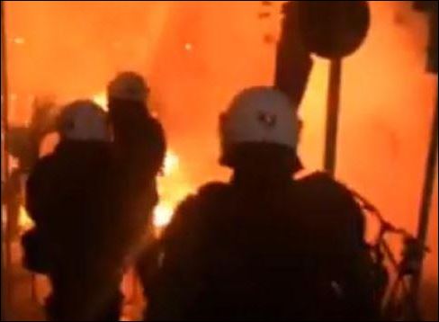 ΤΩΡΑ-Πετροπόλεμος στον Βόλο