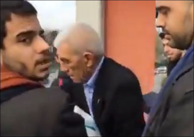 BINTEO-O Μπουτάρης κατέβασε πανό της νεολαίας του ΣΥΡΙΖΑ