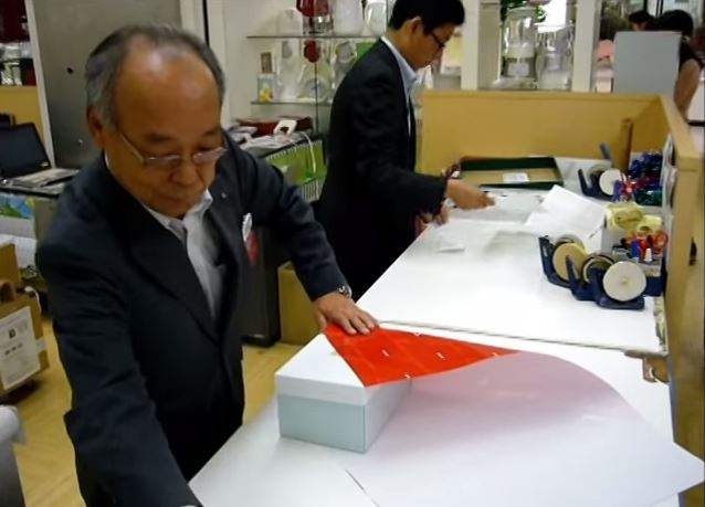 Τύλιξε το δώρο όπως ο Γιαπωνέζος – ΒΙΝΤΕΟ