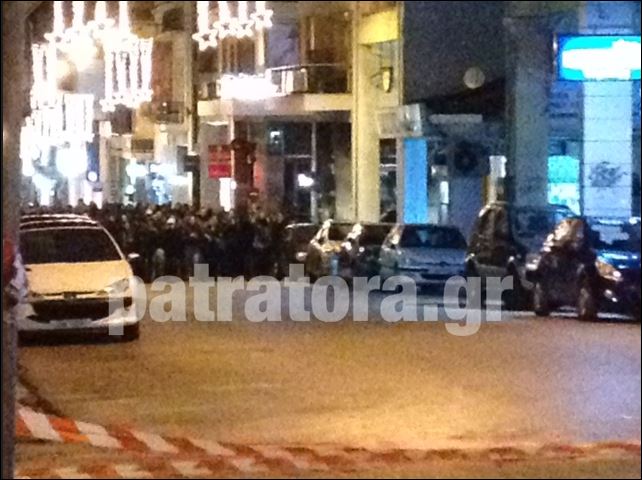 ΦΩΤΟ-Πορεία για τις συλλήψεις στην Πάτρα