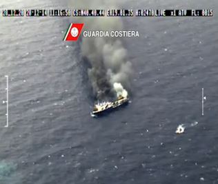 Οι φλόγες στην πλώρη του Norman Atlantic – ΒΙΝΤΕΟ