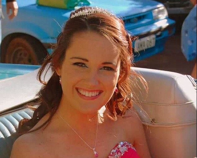 ΦΩΤΟ-Σπάνιο σύνδρομο της έκαψε το δέρμα από μέσα