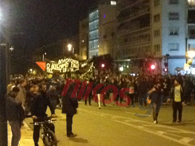 ΤΩΡΑ-ΦΩΤΟ-Στο Σύνταγμα η πορεία