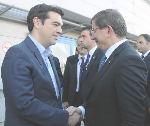 ΦΩΤΟ-Συνάντηση Τσίπρα-Νταβούτογλου στο “Ελευθέριος Βενιζέλος”