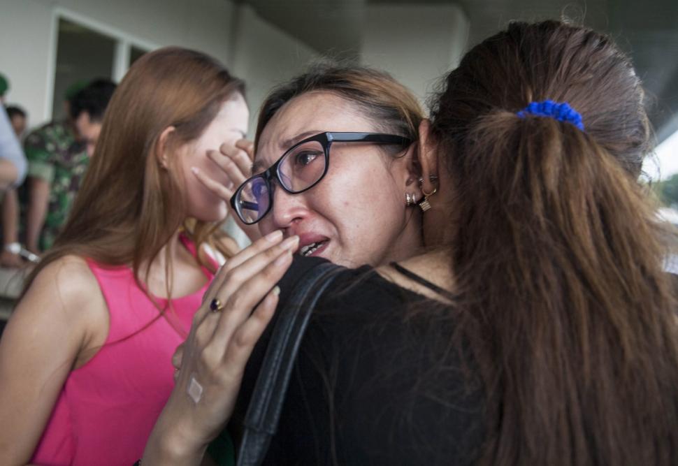 AirAsia – Εντόπισαν συντρίμμια στη θάλασσα – ΦΩΤΟ