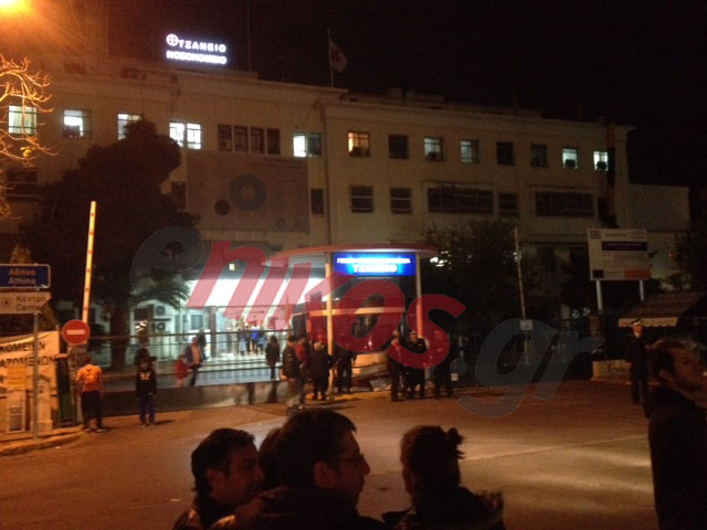 ΤΩΡΑ-ΦΩΤΟ-Επισκέφθηκαν τον Μιχαηλίδη στο δωμάτιο