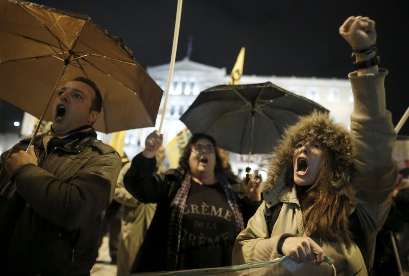 ΦΩΤΟ-Με ομπρέλες στο συλλαλητήριο