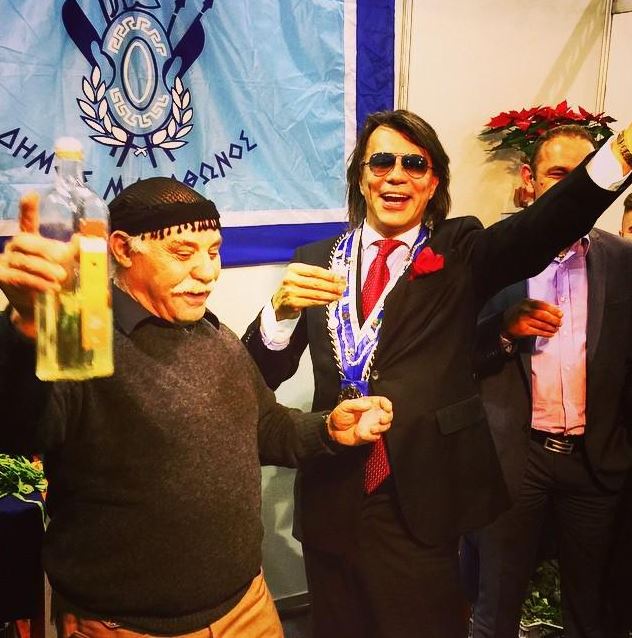 ΦΩΤΟ-Πού τα πίνει ο Ψινάκης