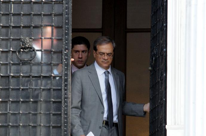 Μαξίμου: “Ναι” σε παράταση “όχι” σε νέα μέτρα