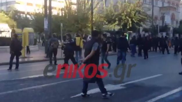 ΤΩΡΑ-Ολοκληρώθηκε η πορεία – Κλειστοί παραμένουν οι δρόμοι στο κέντρο