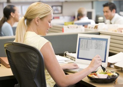 Πώς να τρώω υγιεινά στο γραφείο;