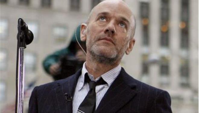 Επιστρέφει ο τραγουδιστής των REM