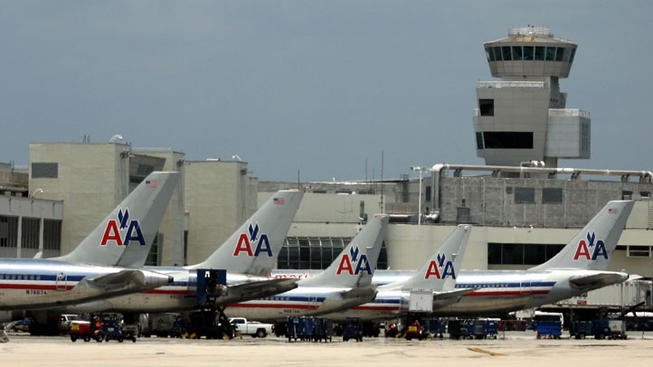 Αναγκαστική προσγείωση αεροσκάφους της American Airlines