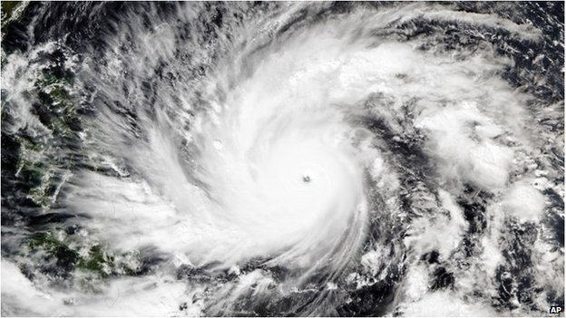 ΒΙΝΤΕΟ-ΦΩΤΟ-Ο τυφώνας Χαγκοπίτ θα “χτυπήσει” τις Φιλιππίνες