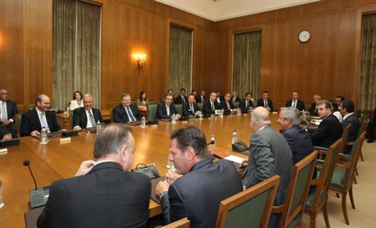 “Υπουργικό” μετά την ψηφοφορία στη Βουλή