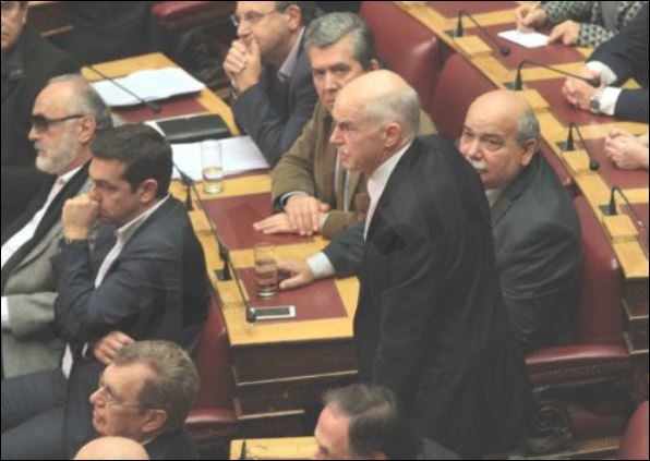 Με διαφορά δευτερολέπτων μπήκαν στην Ολομέλεια Βενιζέλος-Παπανδρέου