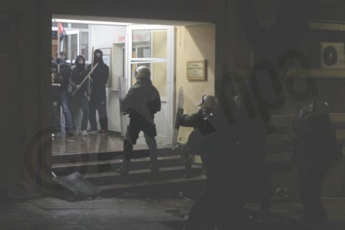 ΦΩΤΟ-Επεισόδια στο Εργατικό Κέντρο Θεσσαλονίκης