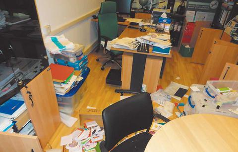 Νέα επιδρομή βανδάλων στο Πανεπιστήμιο Αθηνών