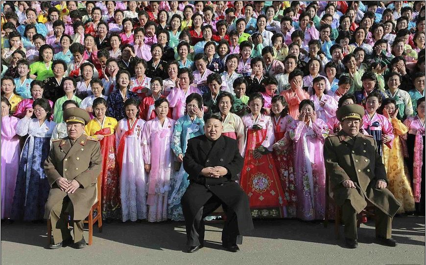 ΦΩΤΟ-“Παραλήρησαν” στην παρουσία του Κιμ Γιονγκ-ουν