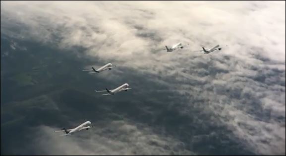 Η “παράσταση” 5 γιγάντιων Airbus στον αέρα – ΒΙΝΤΕΟ