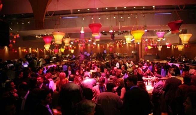 Ο θαμώνας επιτέθηκε στη Νιγηριανή σερβιτόρα