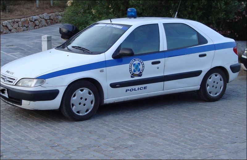 ΦΩΤΟ-Τροχαίο με περιπολικό την ώρα μεταγωγής κρατουμένων