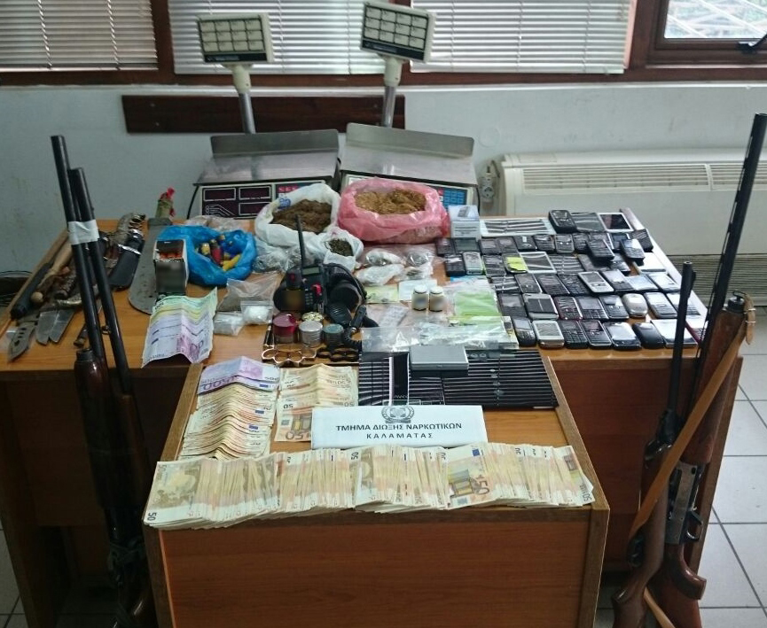 ΦΩΤΟ-Δίκτυο διανομής ναρκωτικών από τρεις συμμορίες